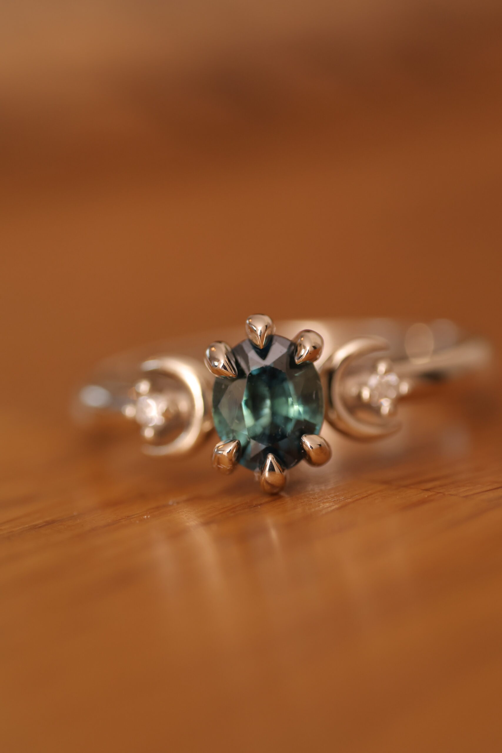 Księżycowy pierścionek z wybranym kamieniem