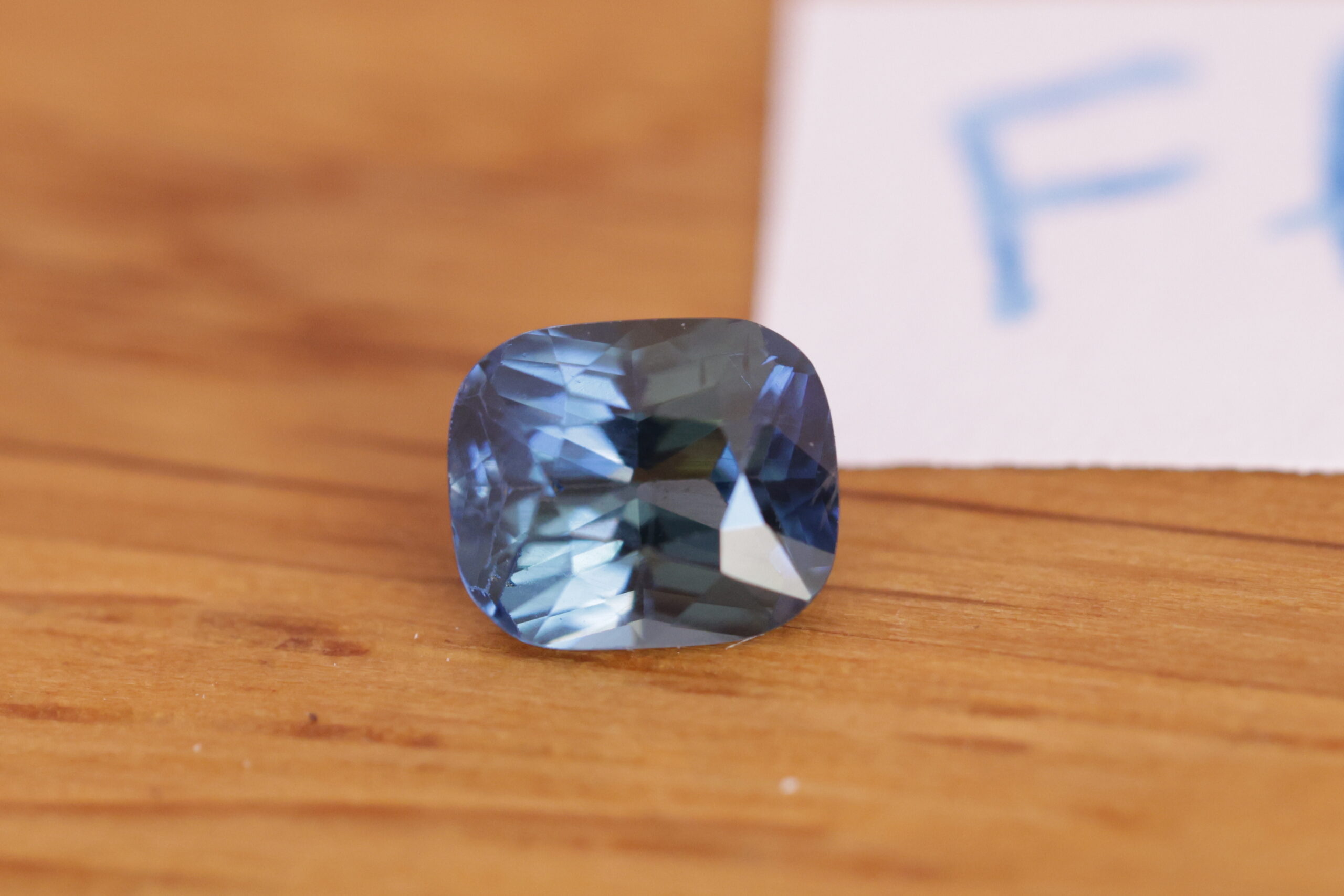 Granatowy szafir cushion cut kod F1 - obrazek 2