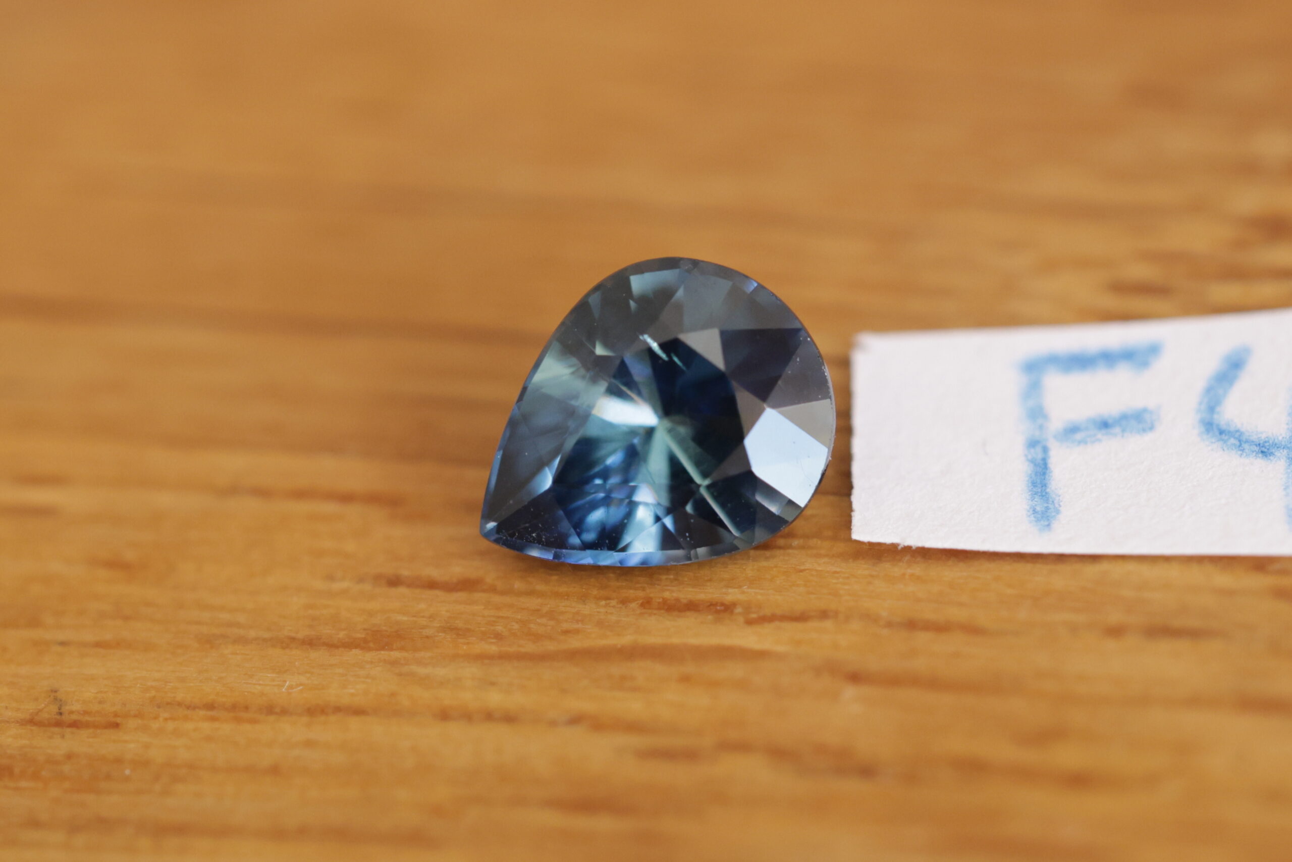 Zjawiskowy granatowo-niebieski szafir w kształcie łezki F4 - obrazek 2