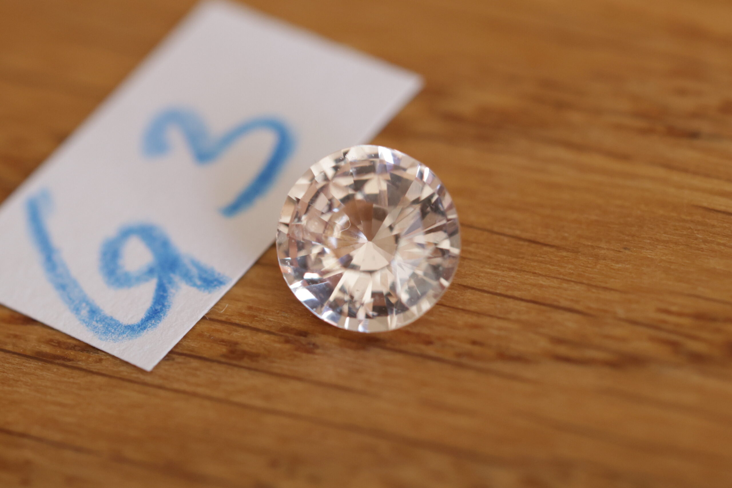 Brzoskwiniowy okrągły szafir G3 - obrazek 2