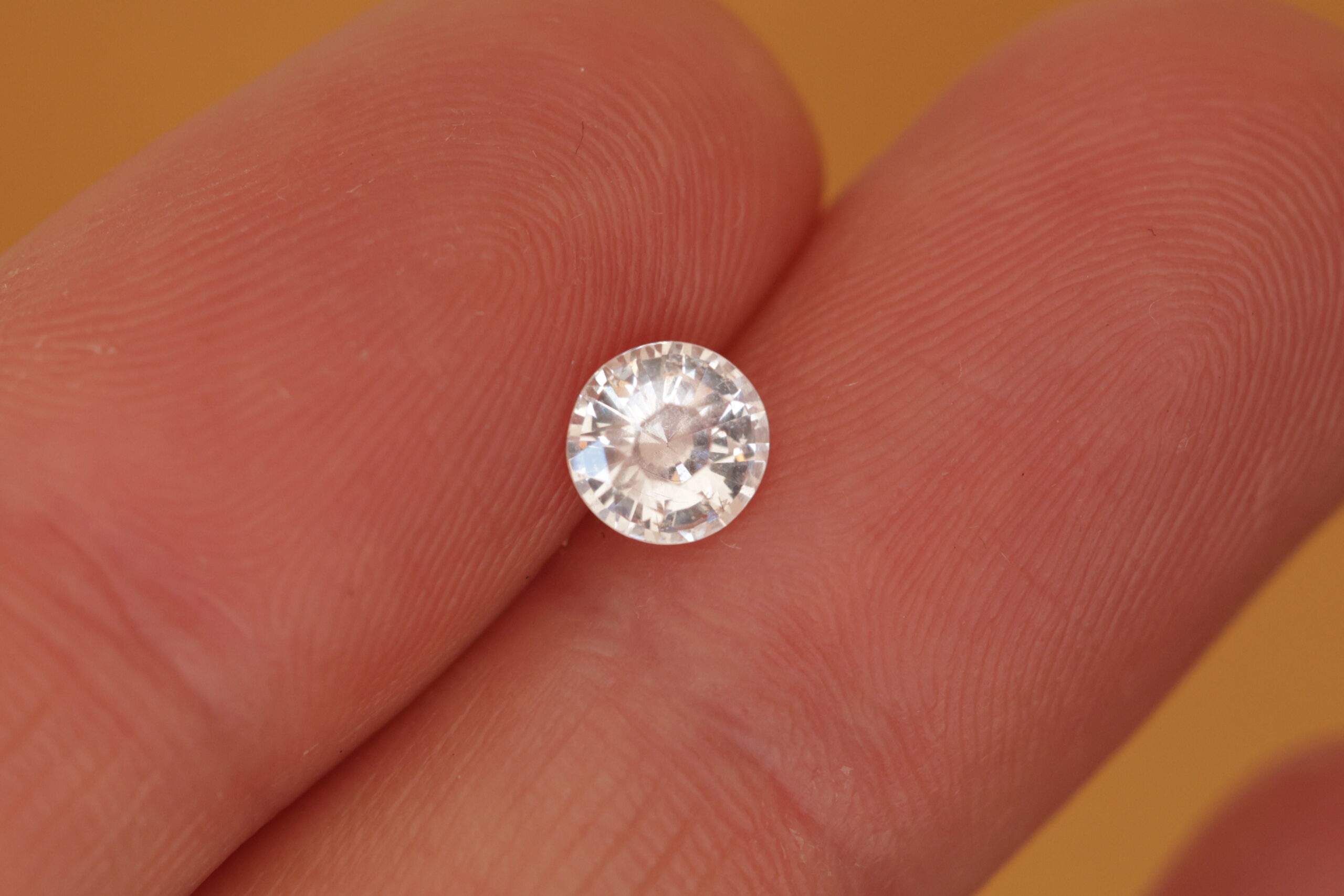 Brzoskwiniowy okrągły szafir G3 - obrazek 3