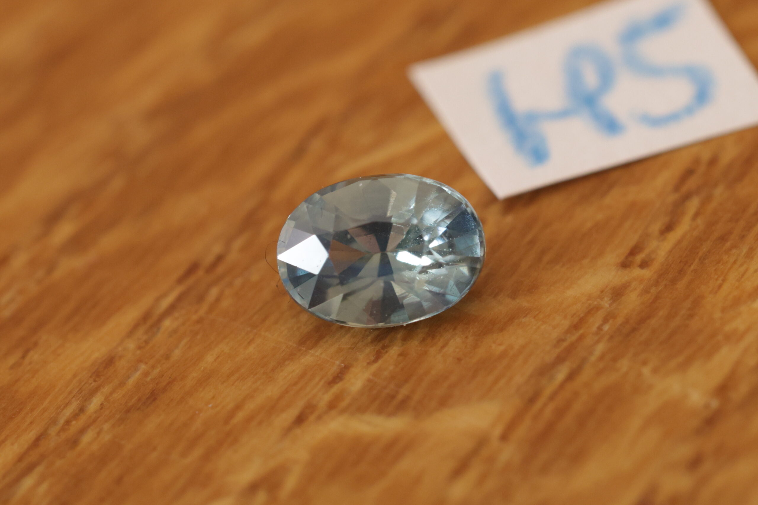 Jasnoniebieski owalny szafir H5