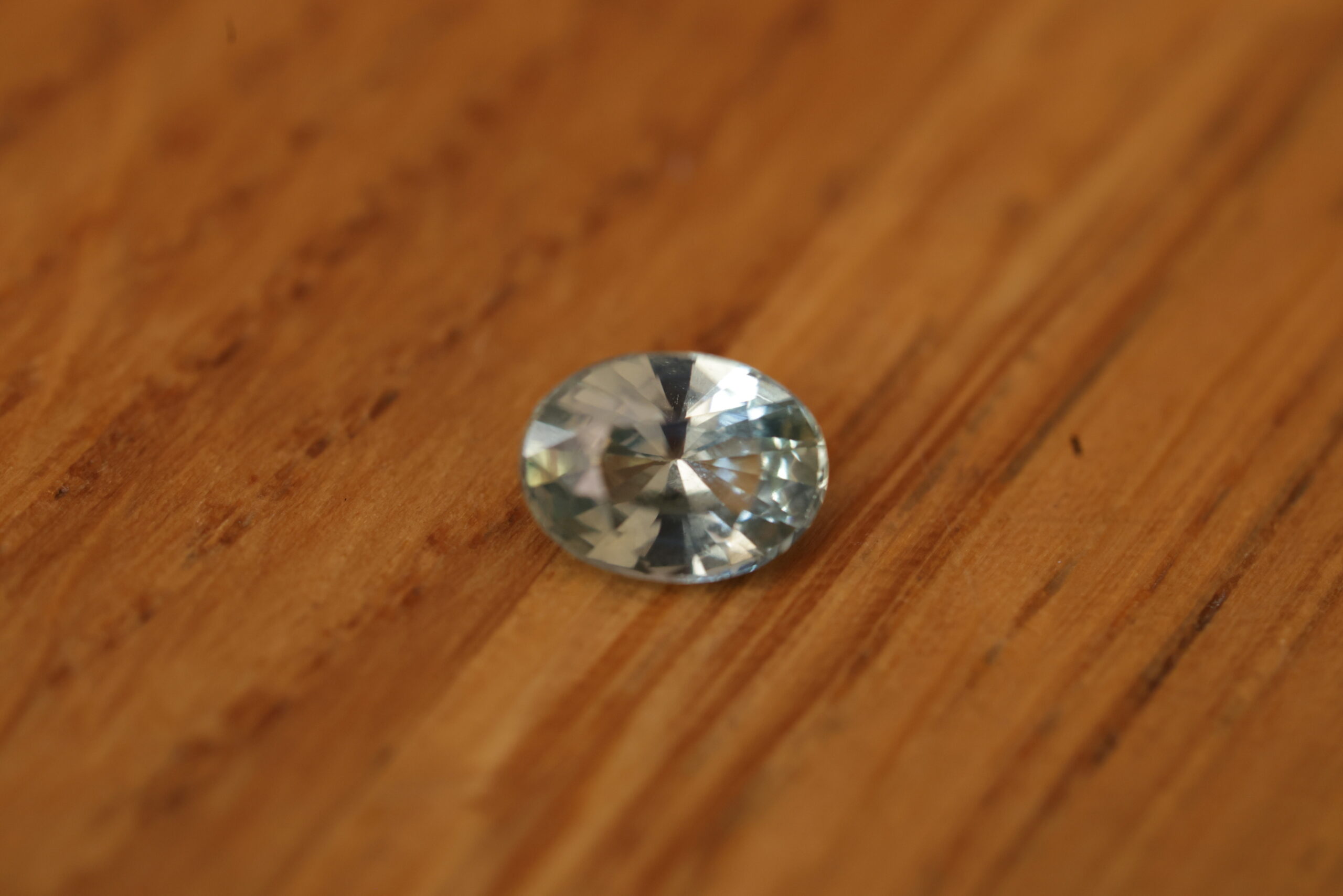 Jasny niebiesko zielono szary szafir H2