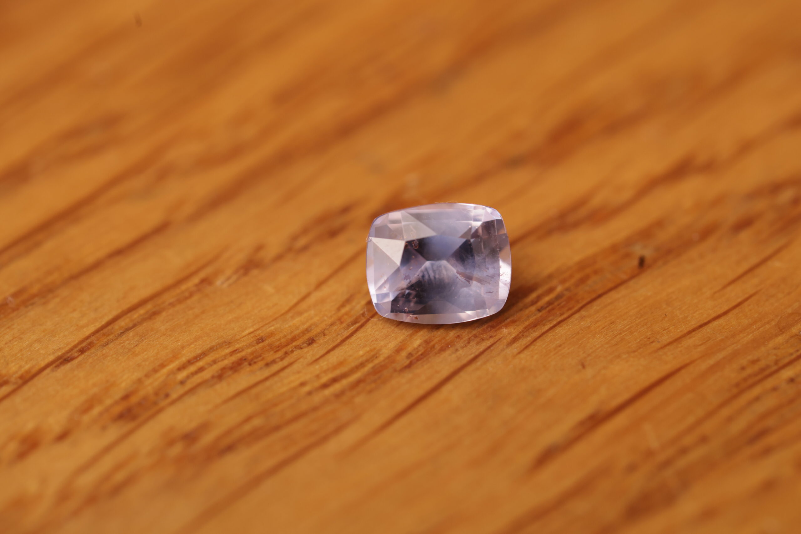 Mleczno fioletowy szafir I2