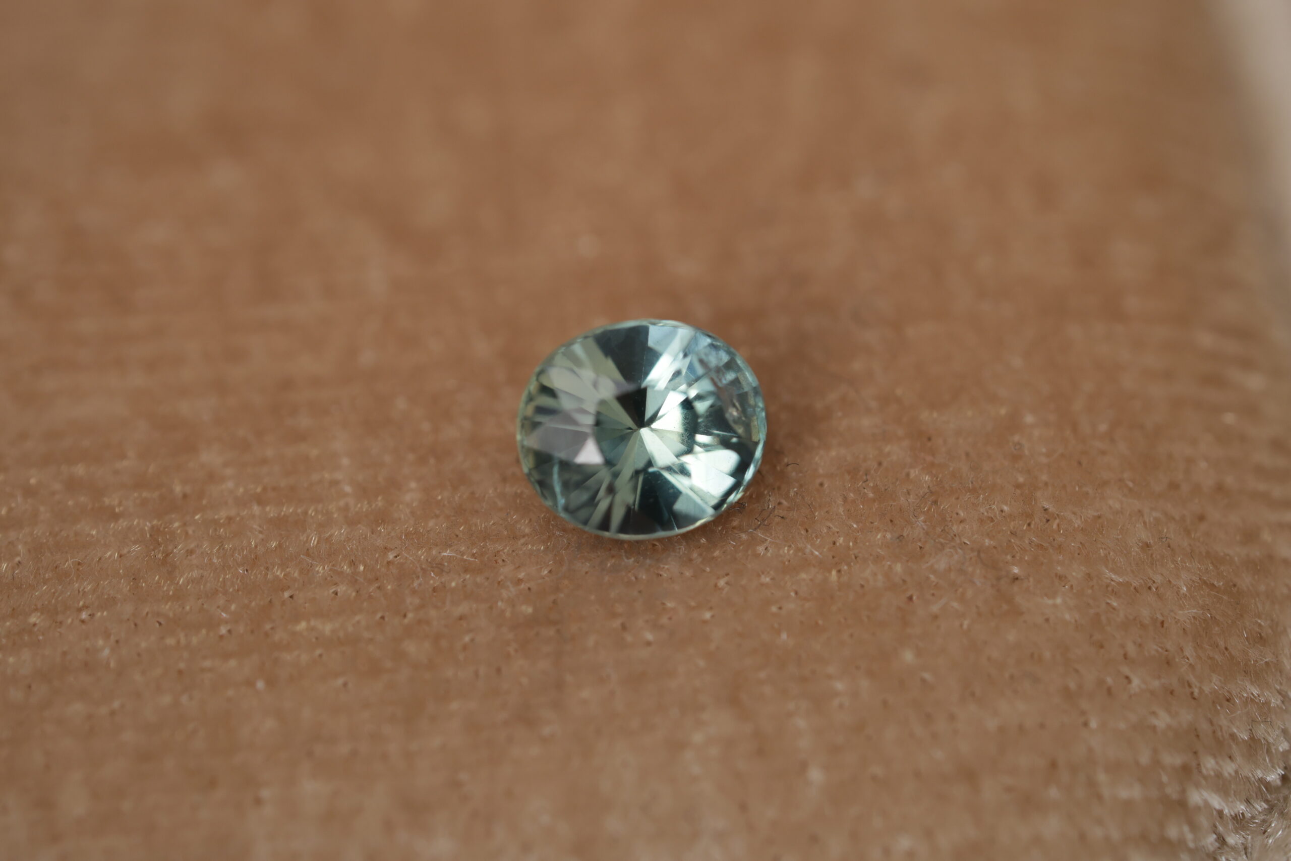 Jasnoniebieski owalny szafir - obrazek 2