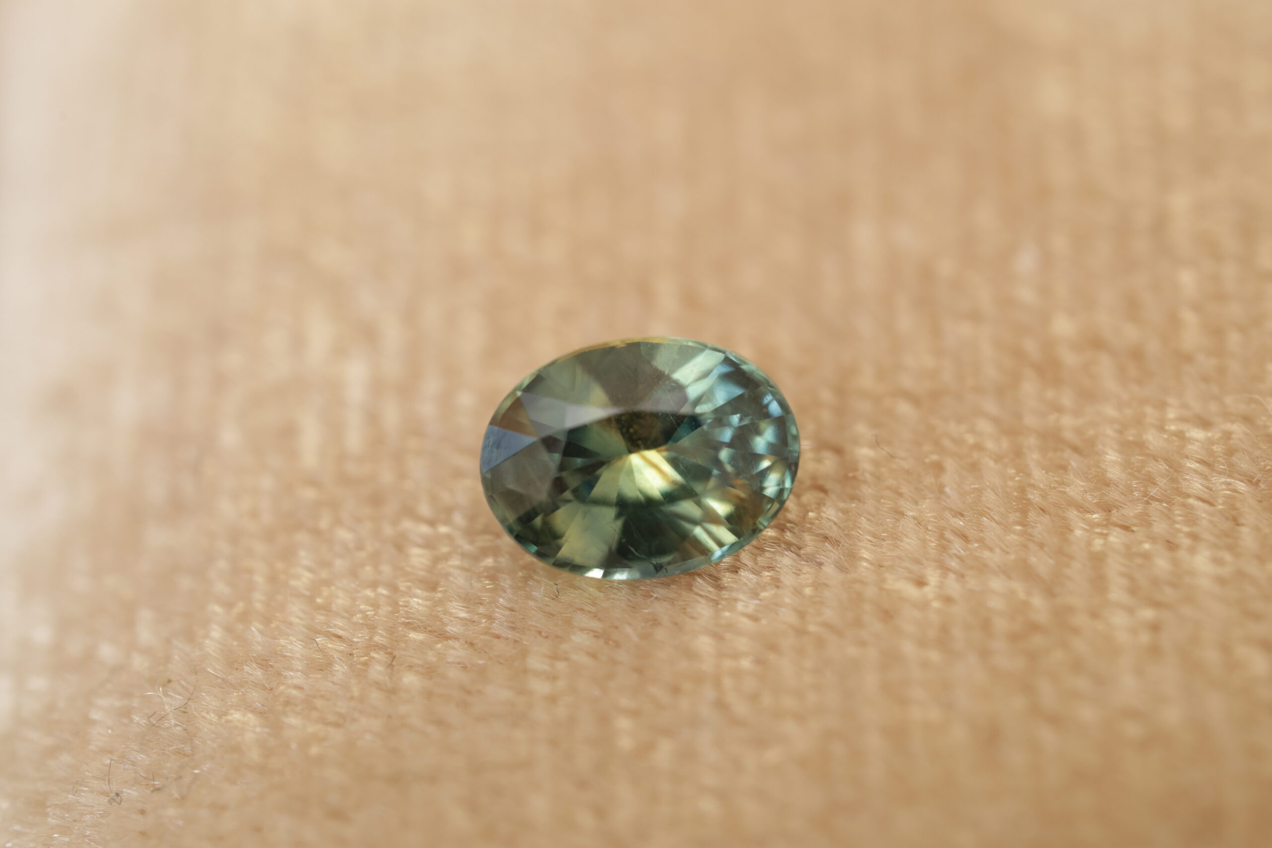 wielobarwny turkusowy szafir - obrazek 2